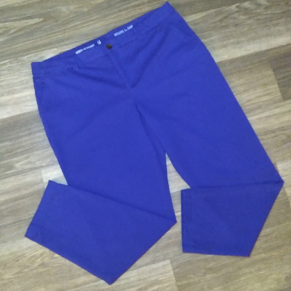 EUC GAP broken-in straight khakis